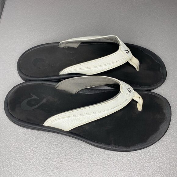 OLUKAI Leather Flip Flop Sandals Womens 8 White Black Soles Comfort Casual - Picture 2 of 5